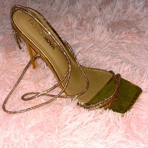 Fashion Nova high heels, wraps around the ankles.